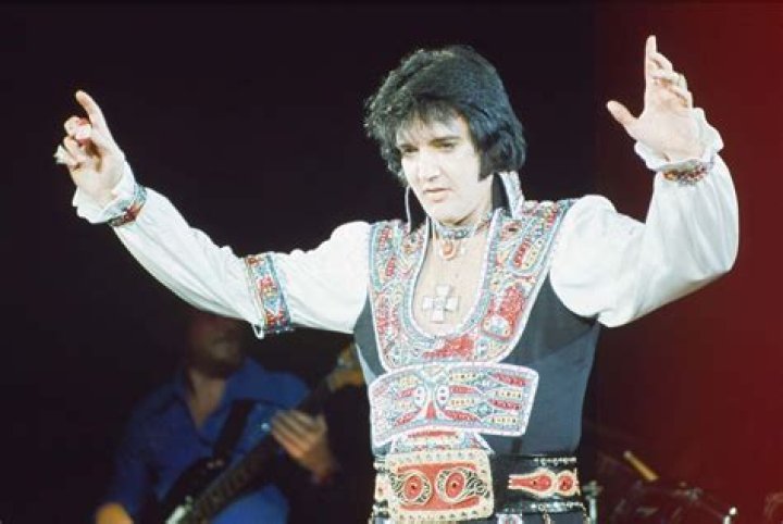 Elvis Presley Pointed a Gun at His Backup Singer After She Refused to Go On Stage |