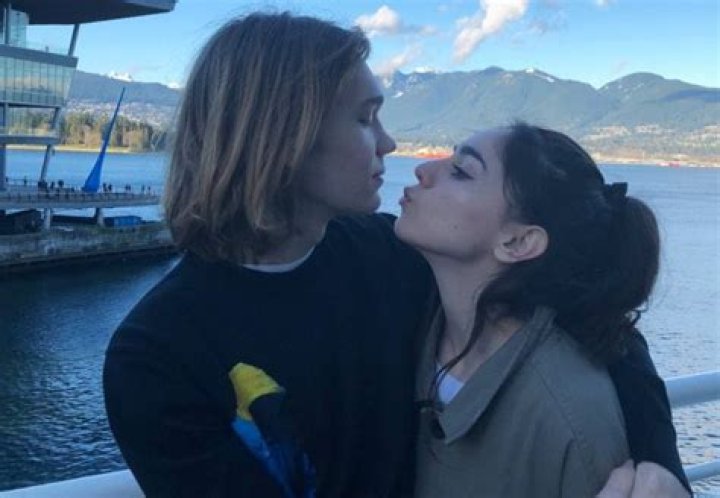 Is Charlie Plummer Gay? Girlfriend Or Partner |