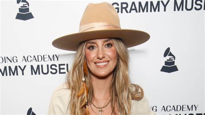 Lainey Wilson's Plastic Surgery Journey: Uncovering The Truth