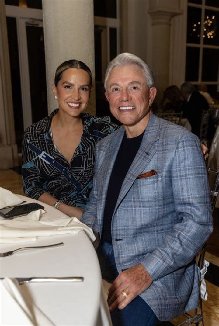 Who Is Carin Leon Married To
